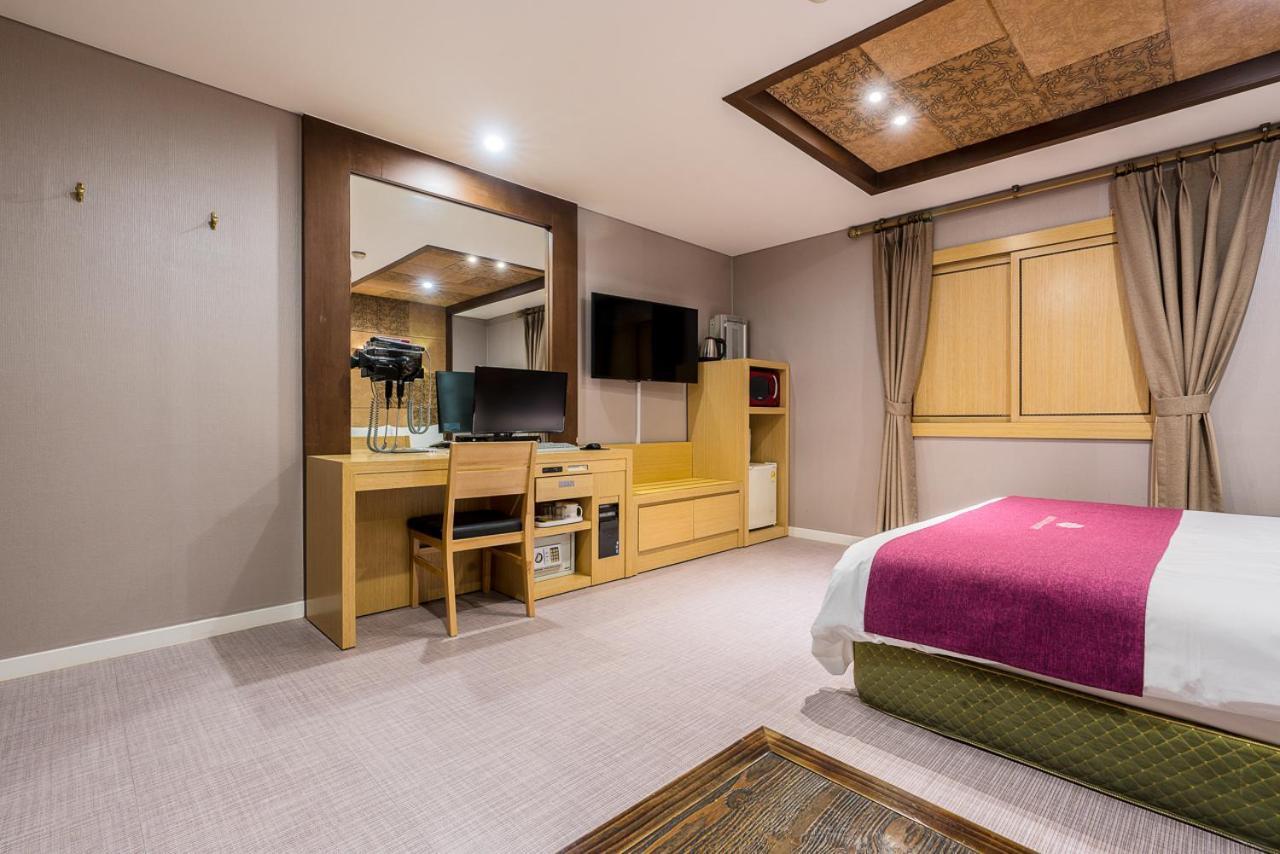 Symphony Hotel Suwon Esterno foto