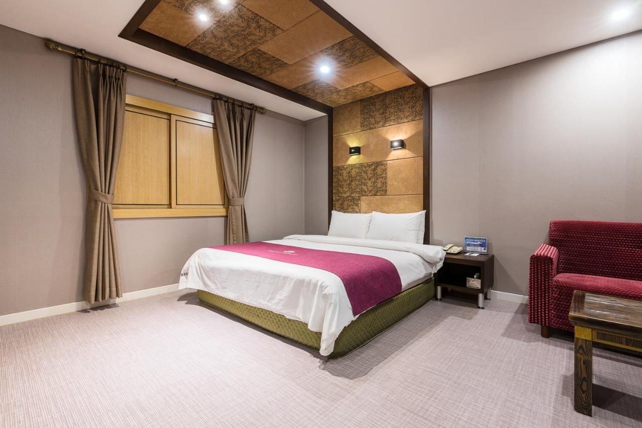 Symphony Hotel Suwon Esterno foto