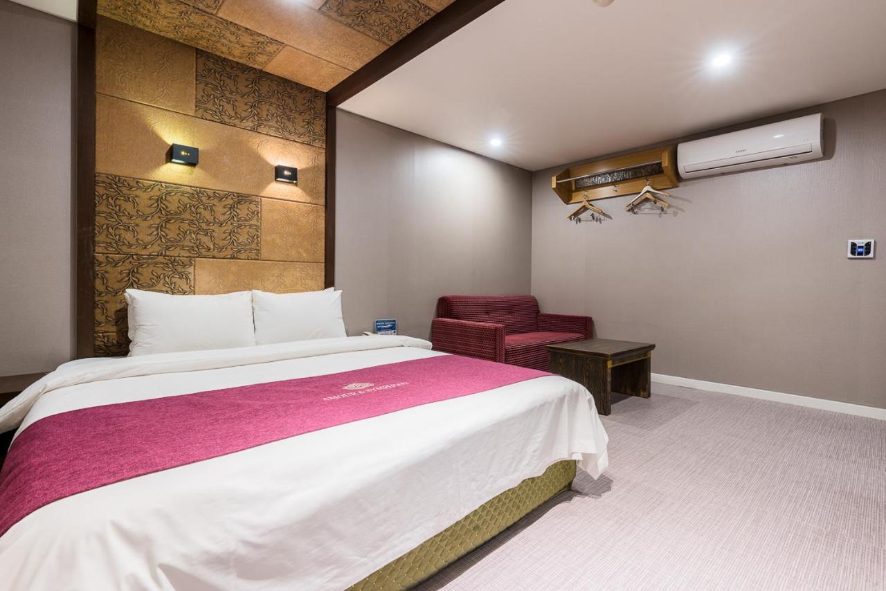 Symphony Hotel Suwon Esterno foto