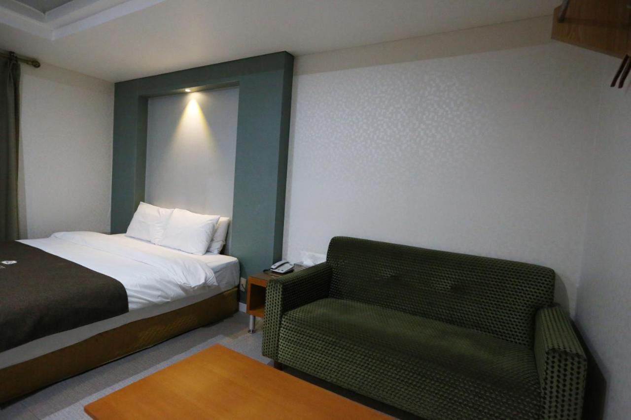 Symphony Hotel Suwon Esterno foto