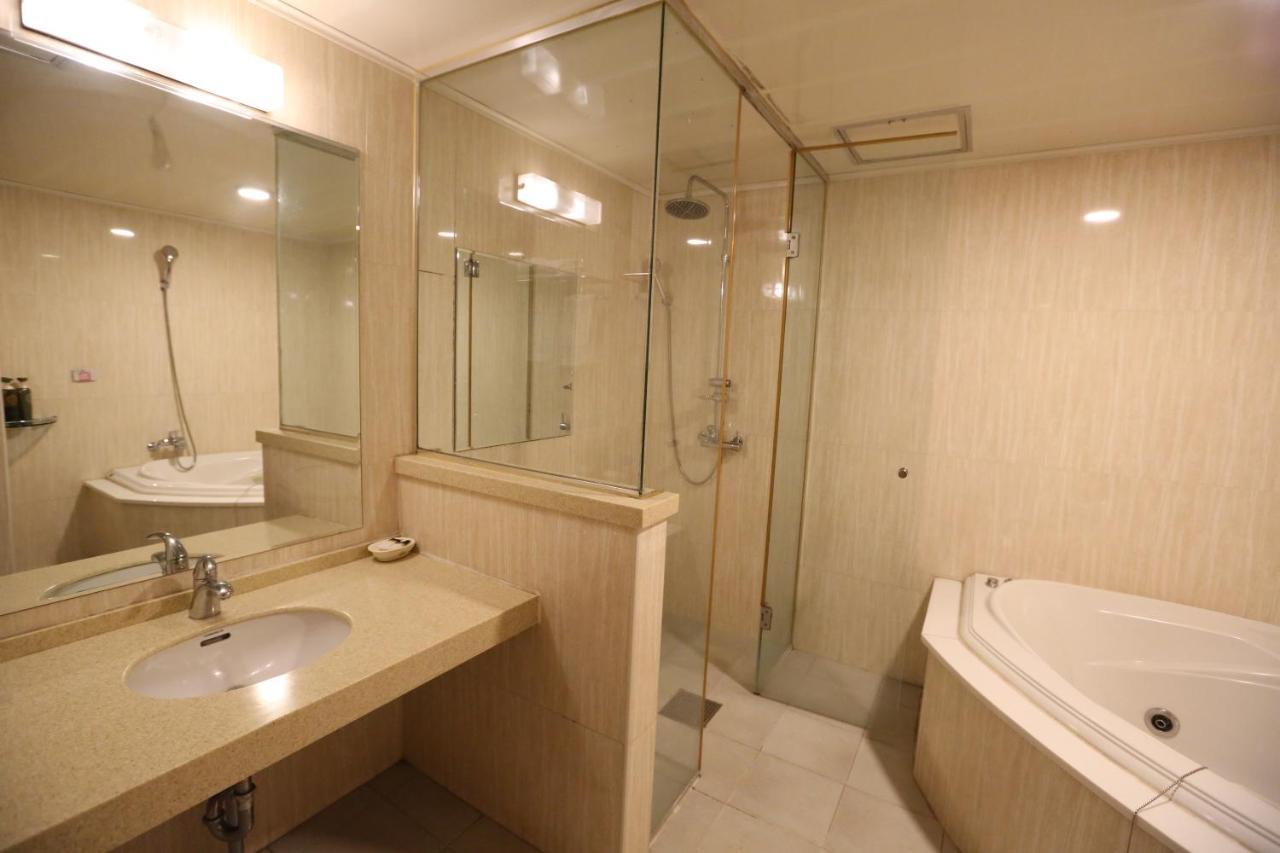 Symphony Hotel Suwon Esterno foto