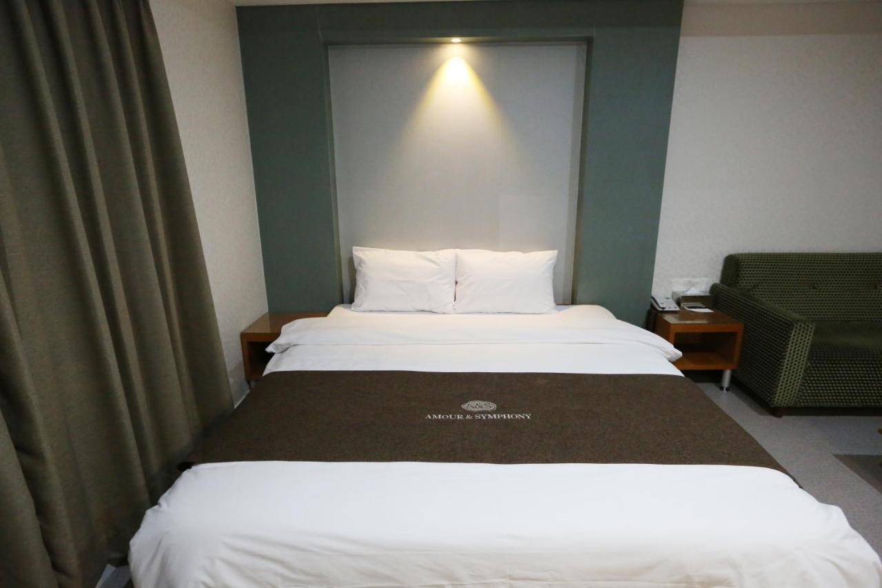 Symphony Hotel Suwon Esterno foto