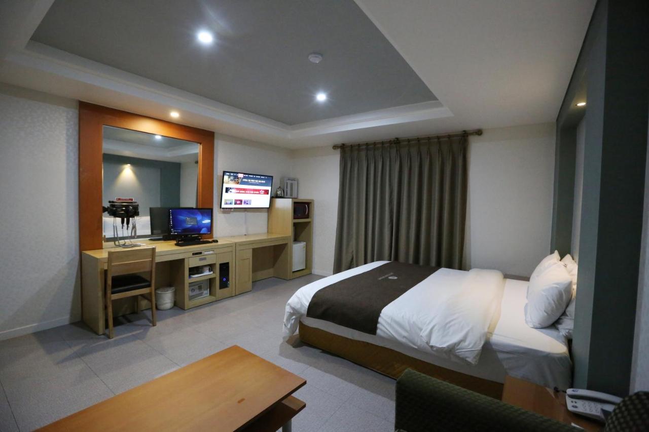 Symphony Hotel Suwon Esterno foto