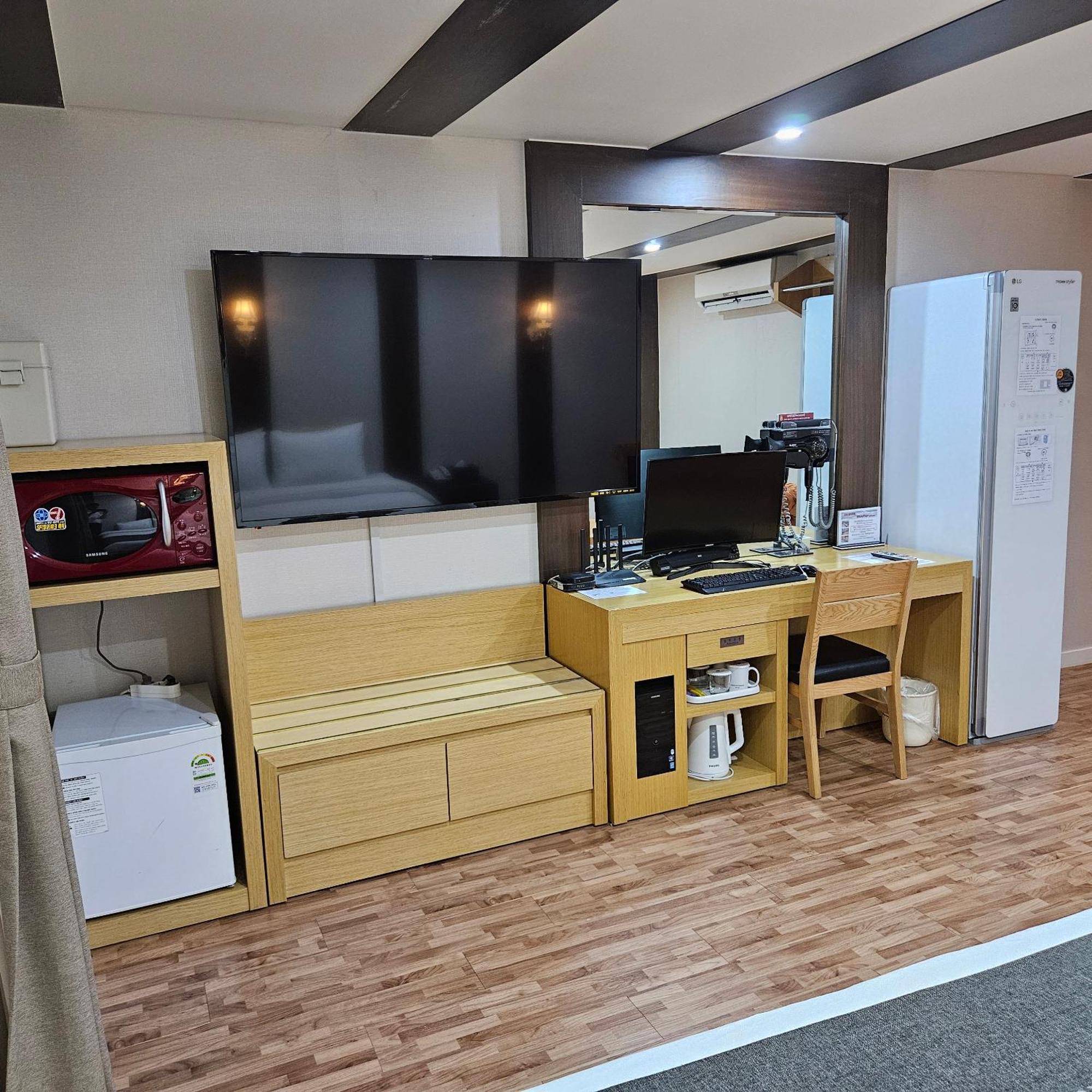 Symphony Hotel Suwon Esterno foto