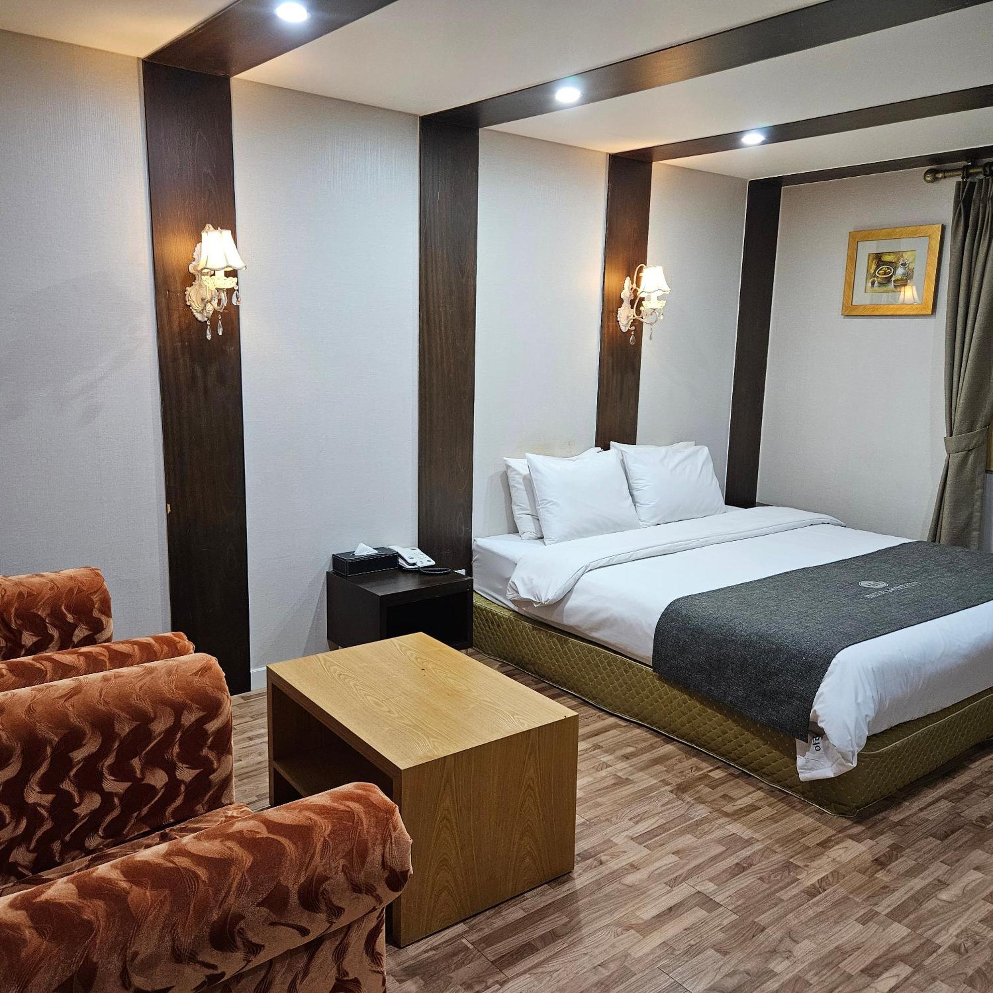 Symphony Hotel Suwon Esterno foto