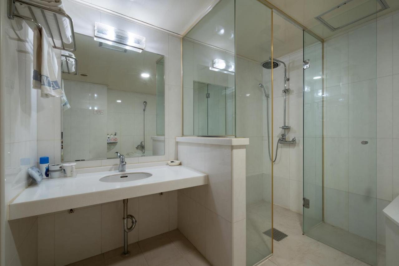 Symphony Hotel Suwon Esterno foto