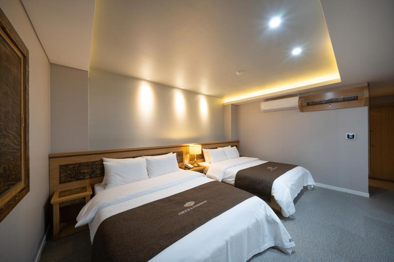 Symphony Hotel Suwon Esterno foto