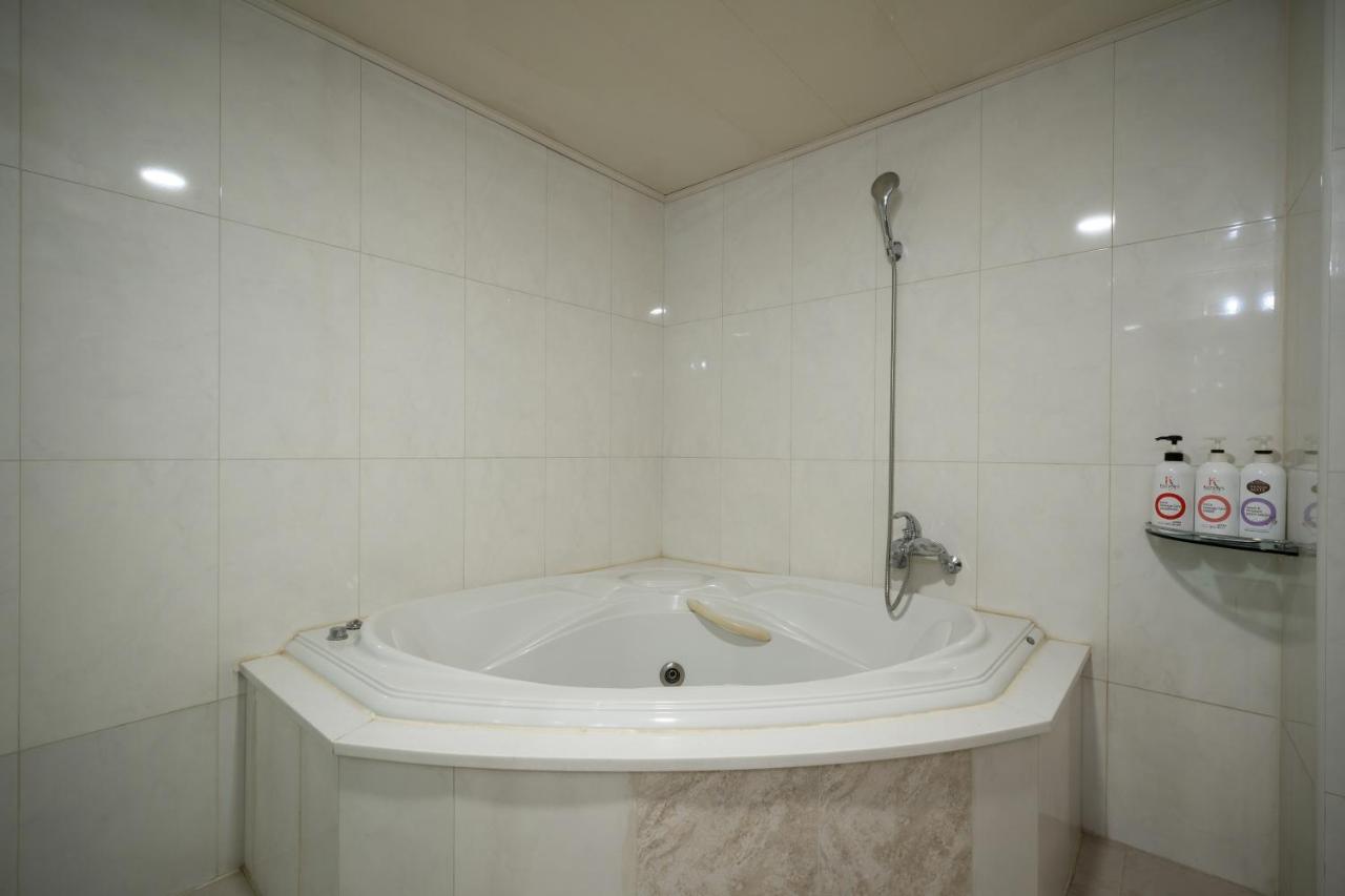 Symphony Hotel Suwon Esterno foto