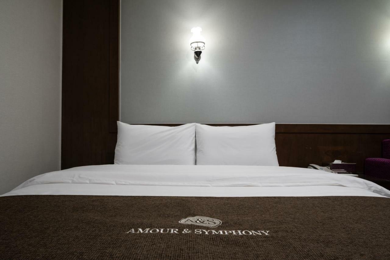 Symphony Hotel Suwon Esterno foto