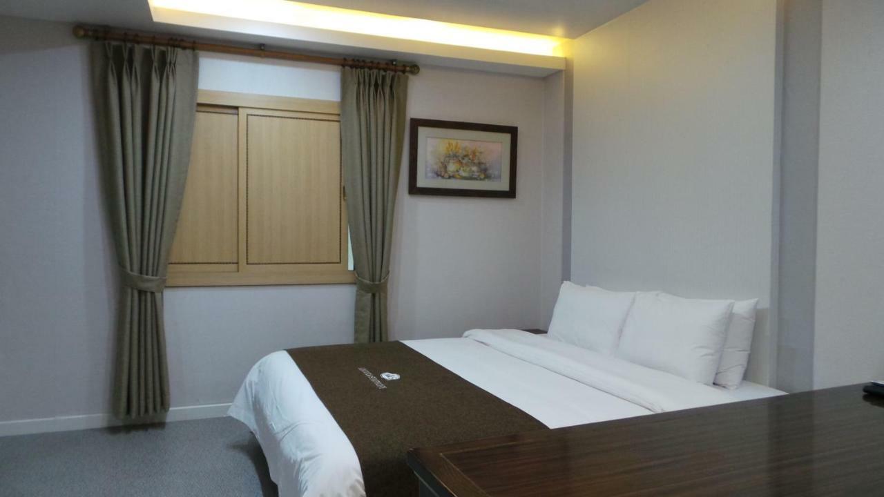 Symphony Hotel Suwon Esterno foto