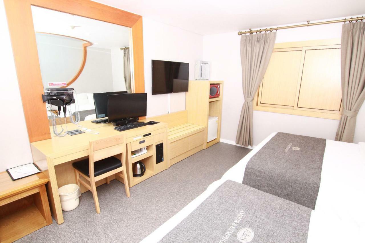 Symphony Hotel Suwon Esterno foto