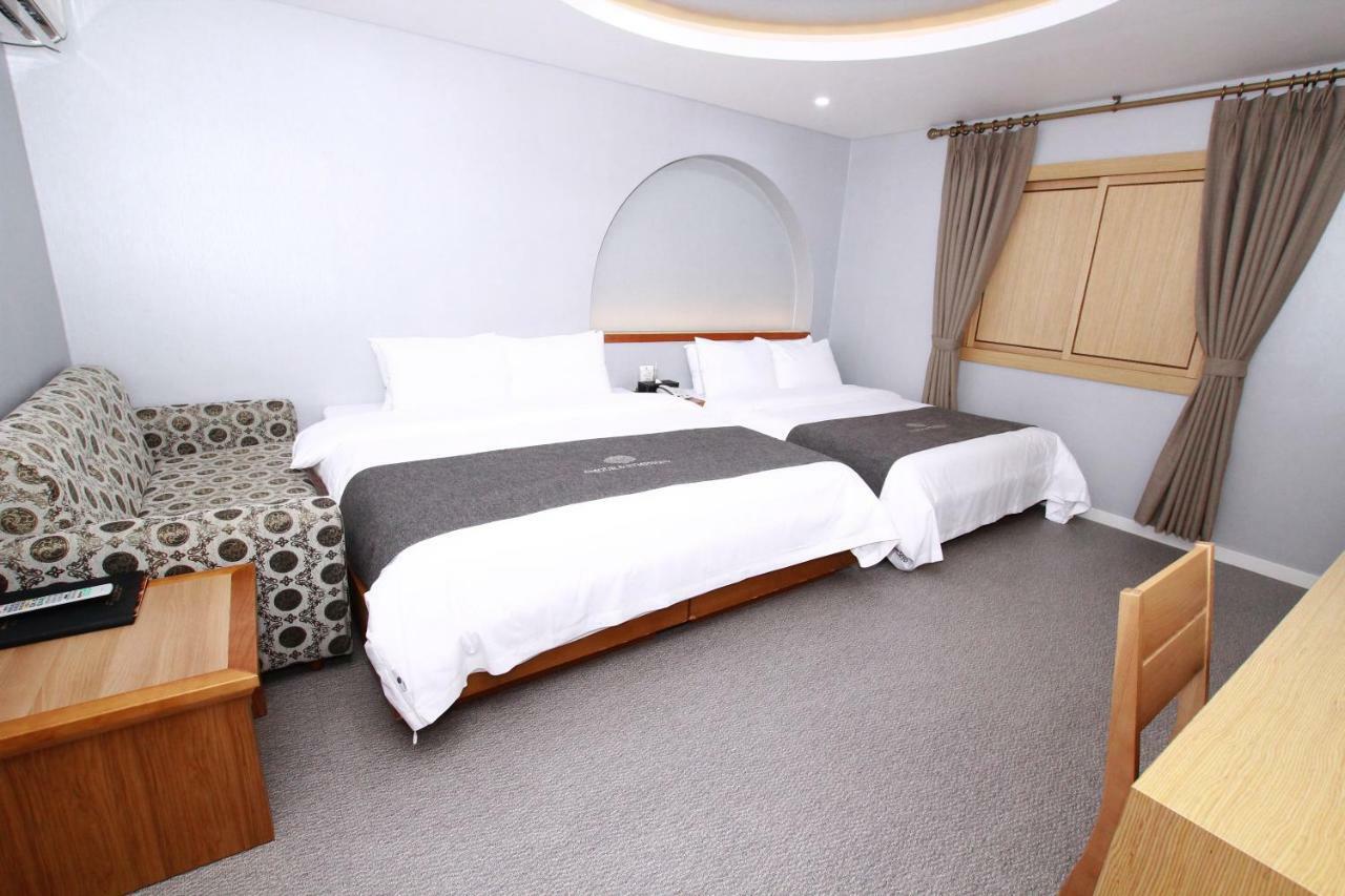 Symphony Hotel Suwon Esterno foto