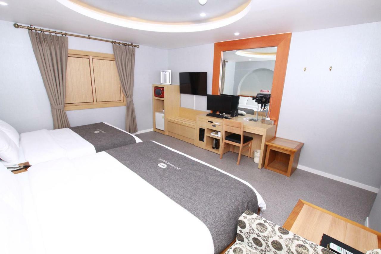 Symphony Hotel Suwon Esterno foto