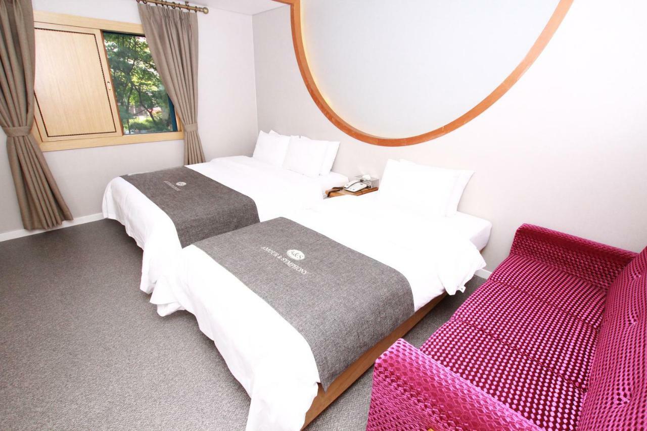 Symphony Hotel Suwon Esterno foto