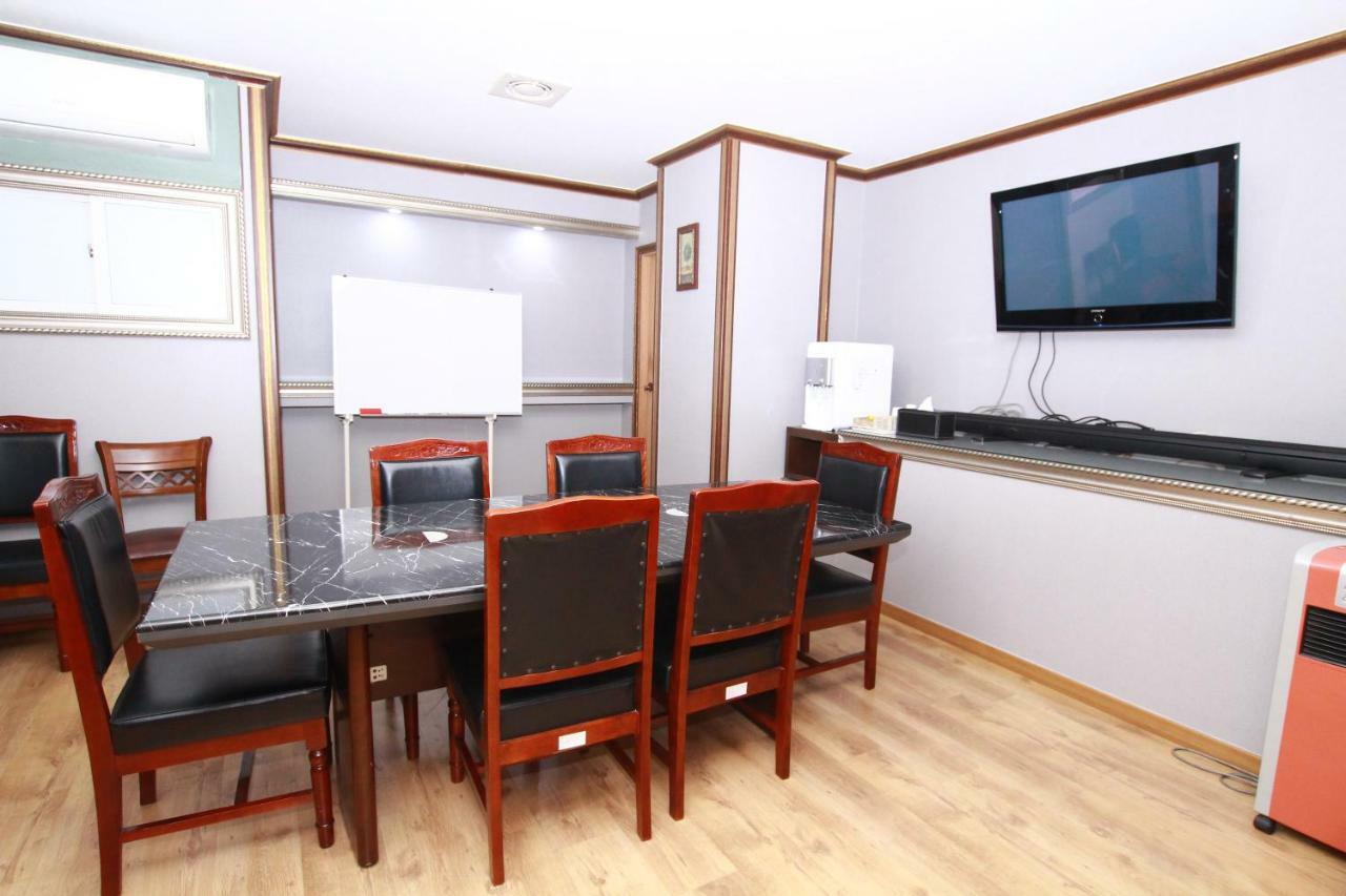 Symphony Hotel Suwon Esterno foto