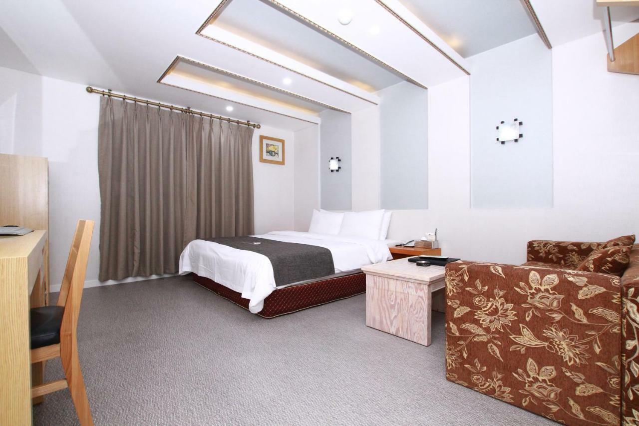 Symphony Hotel Suwon Esterno foto